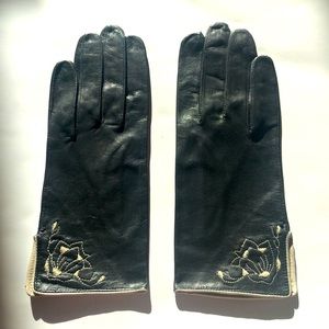 Black Leather Gloves 7.5 Embroidery Detail Excellent Condition Like new no tags